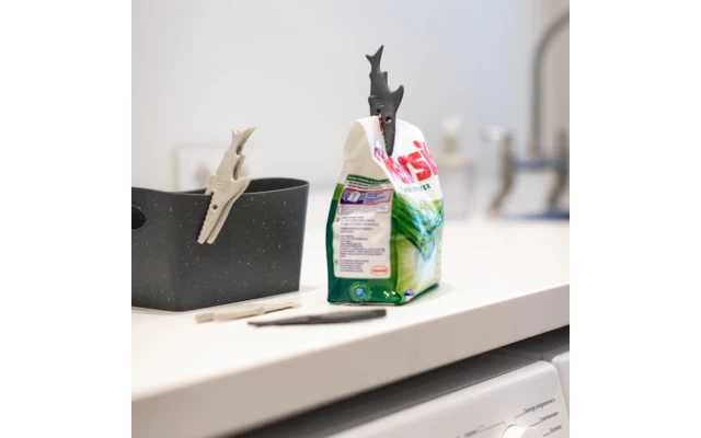 Koziol Sharky Sturmwäscheklammer Desert Sand 20 Tlg. 2 Koziol Sharky Sturmwäscheklammer Desert Sand 20 Tlg. – Bild 2